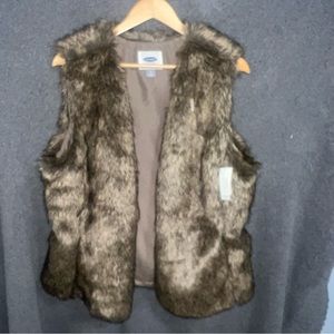 Womens brand new faux-fur vest